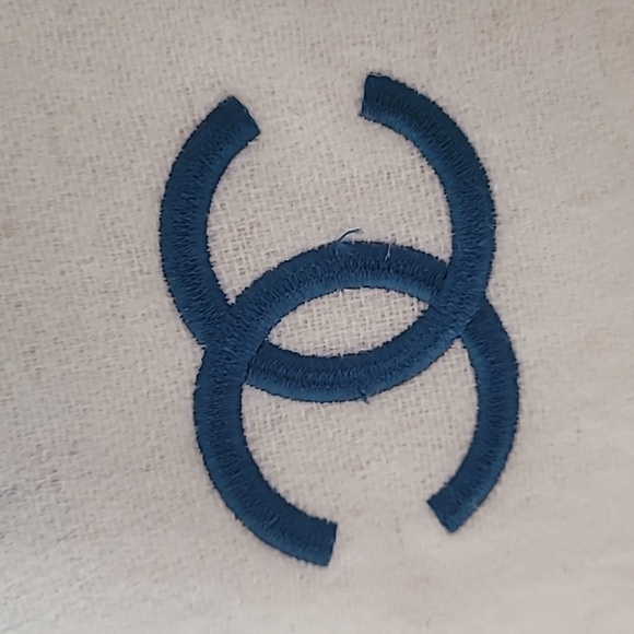 CHANEL Two-Tone Blue and White Scarf - Picture 5 of 9